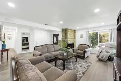 Image de Spacious 4br Retreat in Pomona- Sauna + Hot Tub + Massage Chair