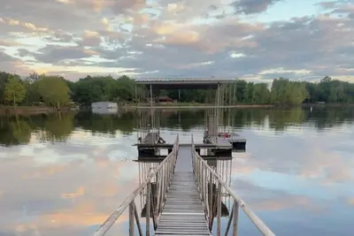 The Tuscan Lakeside Family Oasis Spacious 5-Bd house Pvt dock ramp Monkey Island