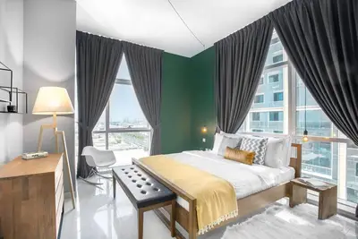 Image de Blueground | Trade Centre 1, pool, nr Dubai Mall