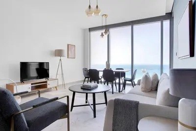 Blueground | Dubai Marina, pool, nr Marina