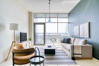 Image de Blueground | Trade Centre 1, pool, nr Dubai Mall