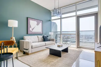 Image de Blueground | Trade Centre 1, pool, nr Dubai Mall