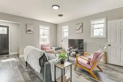 Image de 4 Mi to Universities: Quaint Parkville Apartment!