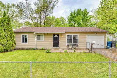 Image de 8 Mi to Dtwn Indianapolis: Family Home w/ Yard!