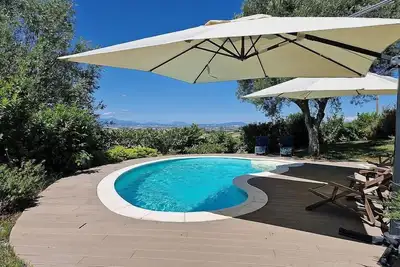 Image de Villa Mora: A characteristic and welcoming three-story villa surrounded by the greenery, with Free Wi-Fi.
