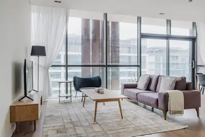 Blueground | City Walk, pool, nr Park