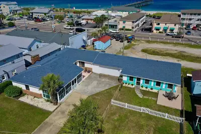 Image de Two Adorable Beach Cottages Side By Side | Dog Friendly, Short Walk to the Beach, Great Location