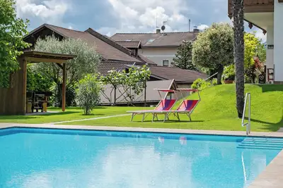 Appartement 'Christine 1' avec vue sur les montagnes, piscine partagée et Wi-Fi