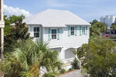 Image de Dunn Inn 2 by AvantStay | Walk to Beach, Pool Access, Sleeps 17!