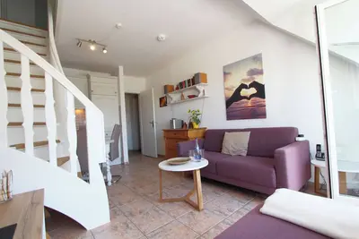 Image de Vacation apartment with lots of wooden accents for up to four people