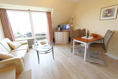 Image de Cozy upper and top floor apartment with a view of the countryside