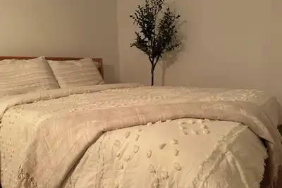 Image de Modern stay Minutes from Yyz and Rogers Centre with own washroom&kitchen