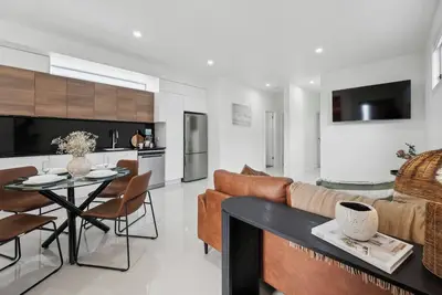 Image de Stylish, 2-bedroom unit, 400m to Diggers Beach and 600m to The Big Banana.