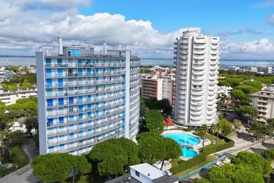 Image de Appartement de vacances élégant dans un paradis au bord de la piscine