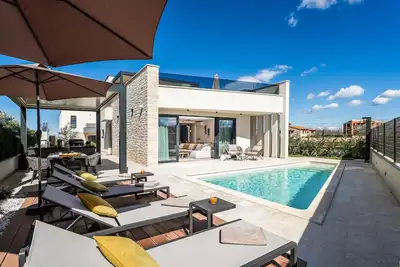 Image de Maison de vacances Poreč pour 1 - 6 personnes avec 3 chambres à coucher - Maison de vacances