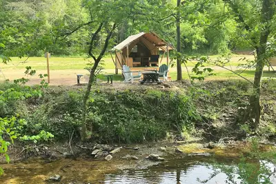 Image de Luxe Creekside Safari Tent|Firepit|Hvac|Spa Bath