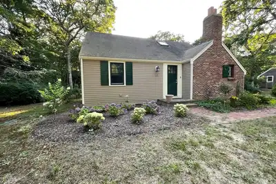 Image de Adorable and private 3br/1. 5ba near Captain's Golf Course