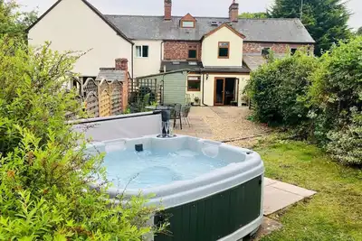 Image de Cosy 18th century cottage. Pet friendly. Absolute tranquility!