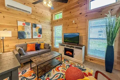 Hot Tub • Dog-Friendly • Free Dollywood ticket • Perfect for 2 (Dragonfly)