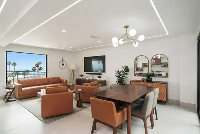 Image de Luxury Beachfront Retreat - Newly Remodeled 4br/4. 5ba in Corona Del Mar