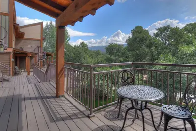Image de Red Rock Rest (#778) | Ac, Deck, Pickleball, Golf, Pool, HotTub - 10 min ski