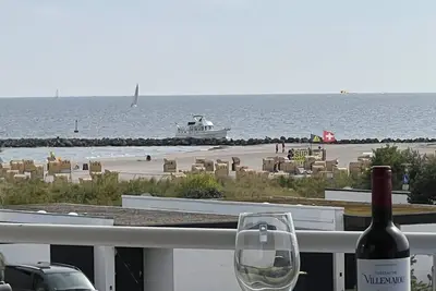 Image de Sunny balcony with sea view directly on the beach