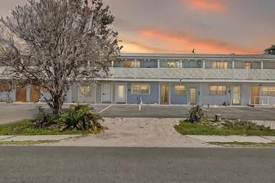Image de Sea Spray Premium Location Downtown, Gulf Views!