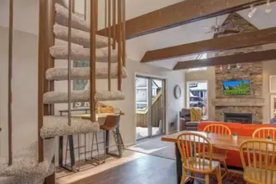 Image de Peek & Peak slope side Chalet, close to golf too!