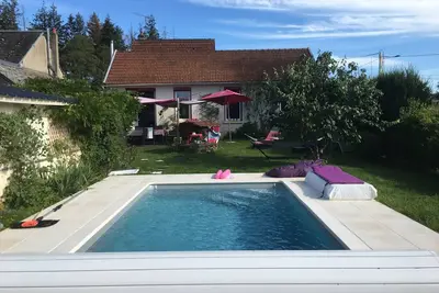 Image de Maison de campagne avec piscine\n2 chambres ( dont une au jardin! )