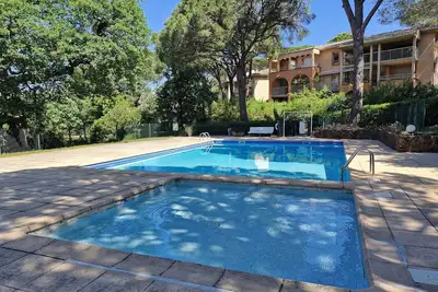 Image de Studio cabine dans résidence avec piscine face au golf de l'Estérel