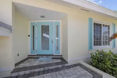 Image de Island-Style Comfort with Private Beach Access – Shell Harbor Home Available!