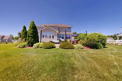 Image de Beautiful house with shared pool, gym, and tennis courts - near beaches