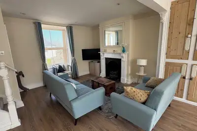 Image de Newly refurbished gorgeous spacious 2 double bedroom house.