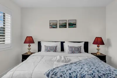Image de 100% Privacy ~Bright 4br ~Office Space ~Peaceful