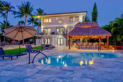 Image de Luxury Oasis, Pool, Tiki, Dock, Near Beach