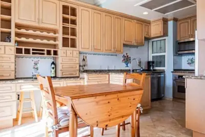 Image de Sunny Beach Home, Walk to town