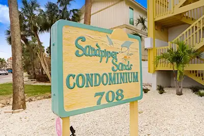 Image de 200 Steps to Beach | Chic 2br Condo at Indian Rocks