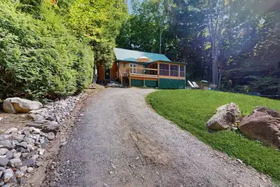Charming Lakeview House with Deck, Cozy Fireplace and firepit