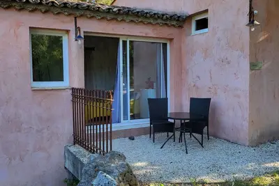 Image de Chambre Bambou avec terrasse, entrée privée, piscine et parking