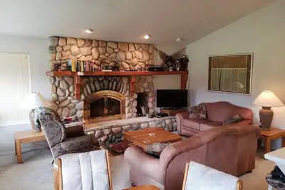 Image de Condo with Mountain Views Walking Distance to Town