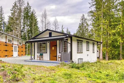 Image de Off-Grid Bungalow Cabin| Private Ranch | Sleeps 8