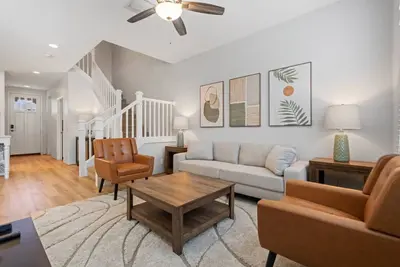 Image de Modern Island Living | Ac, W/D, Garage, Workspace