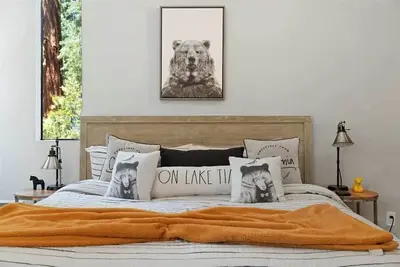 Image de LazyBear Tahoe Dreamy Escape – 1br Loft | Hot Tub, Pool & Steps to Kings Beach