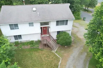 Image de Gorgeous, updated home in Bonnet Shores