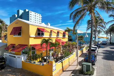 Image de 2 Br Beach Suite Steps from the Sand & Prime Location with Chairs/Bikes/Hot tub