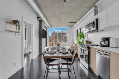 Image de Stylish Beltline 1br w/ Parking