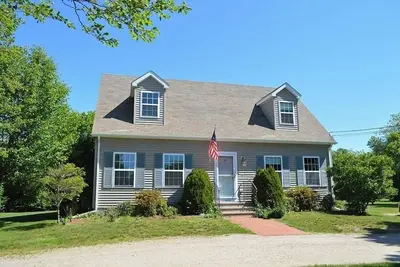 Image de This house is a 4 bedroom(s), 3 bathrooms, located in South Kingstown, Ri.