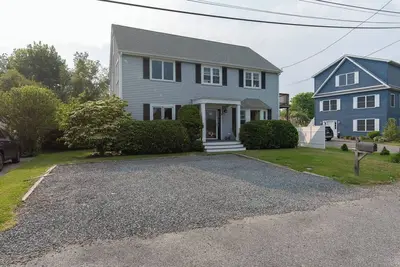 Image de Forget your worries in this spacious and serene space