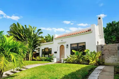 Image de Charming 2-bedroom house in desirable Northwood with oasis backyard and pool