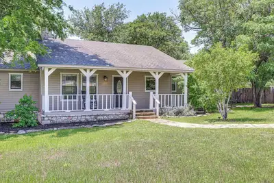 Image de 3 Mi to Boerne Lake: Getaway w/ Deck & Yard!